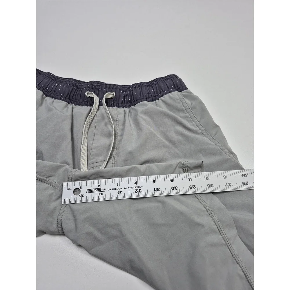 Vuori Kore Lined Shorts Mens Small Gray Athletic Swim Trunks Quick Dry V302